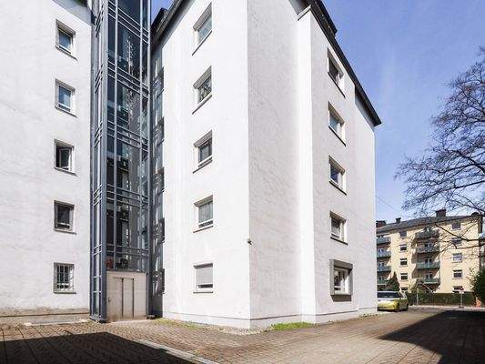 Innenhof l Liftanlage