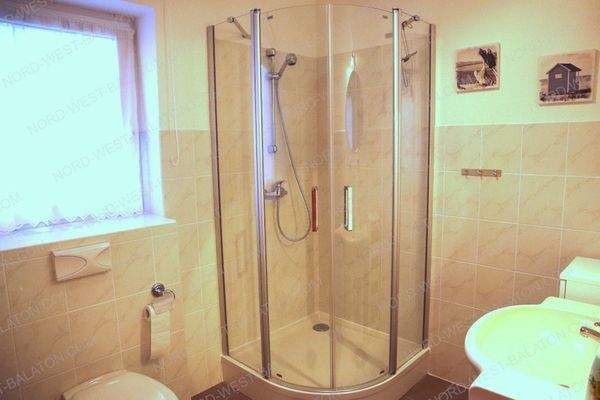 Bad mit Dusche