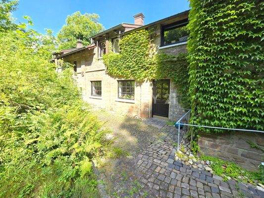 Rückseite des Hauses mit Zugang zum Haus..