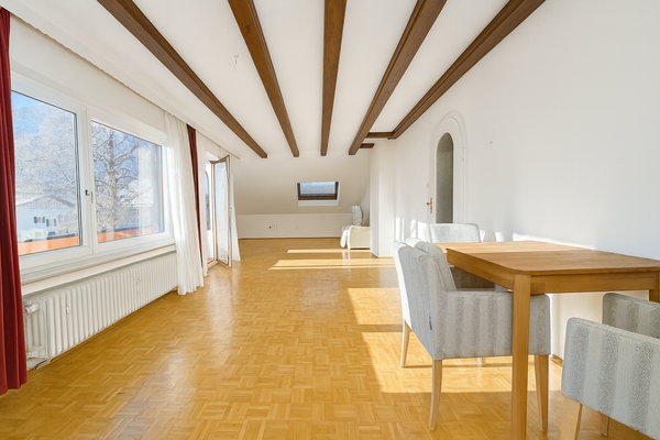 Wohn-Esszimmer (Foto mit KI bearbeitet)