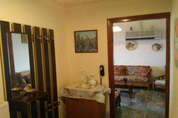 Kreta, Ammoudara: Haus mit 3 Wohnungen in Meeresnähe zu verkaufen