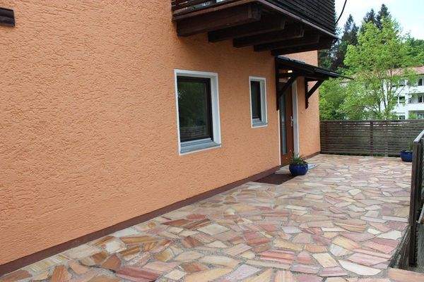 Terrasse und Hauseingang