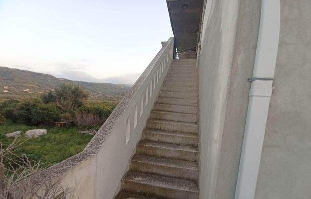 Kreta, Voukolies: Möblierte Wohnung im ersten Stock zu verkaufen