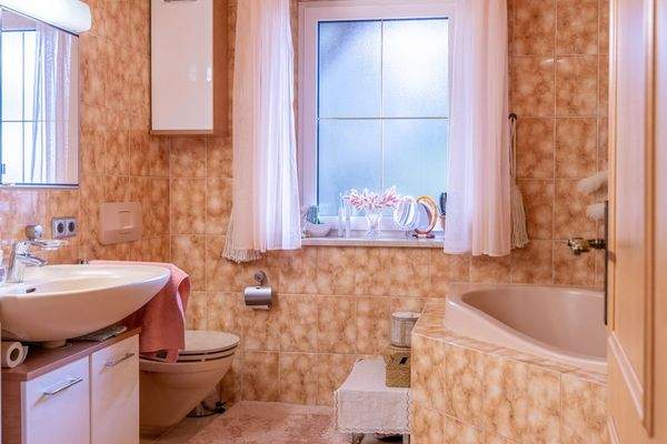 Großzügiges Wohnhaus mit Garten, Wintergarten & PV – ruhig gelegenes Raumwunder