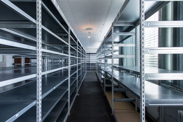 Große Arbeits-/Lagerfläche (südseite) - EG