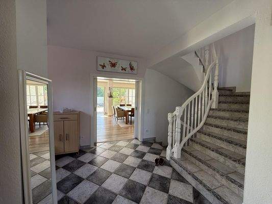 Vorzimmer mit Stiegenaufgang