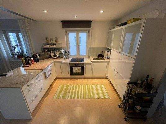 große Arbeitsfläche aus Stein