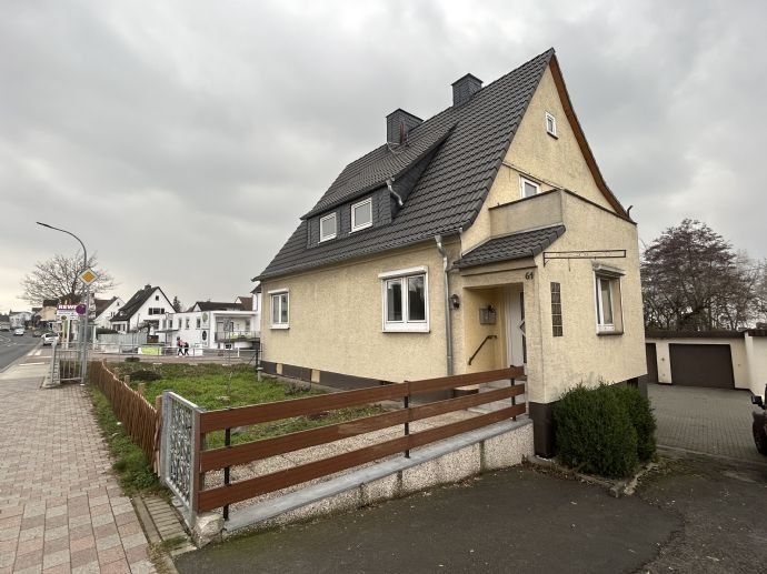 Ihre neue Erdgeschoss & Souterrain Wohnung mit 2 Garagen in guter Lage