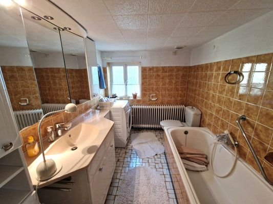Bad mit Wanne