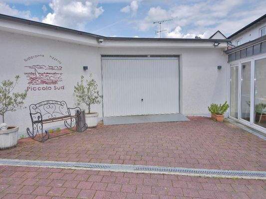 Garage und Lagerbereich Hof