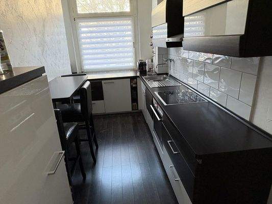 Küche mit Einbauküche