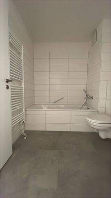 Bad2 mit Wanne (2).jpg