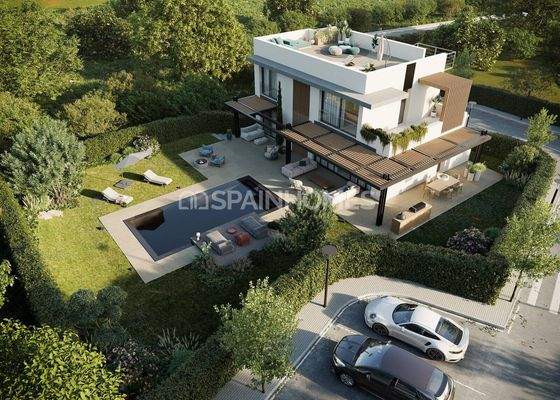 Lands with Building License Near the Beach in Estepona
