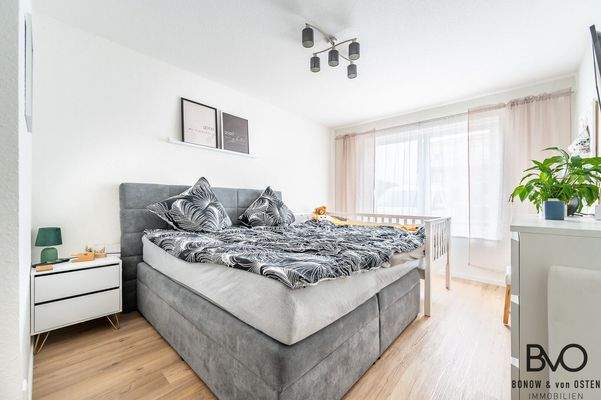 Großzügiges Schlafzimmer