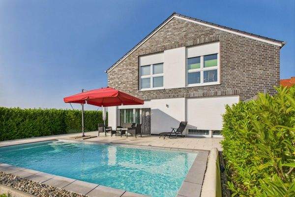 CAM03586G0-PR0052-STILL004