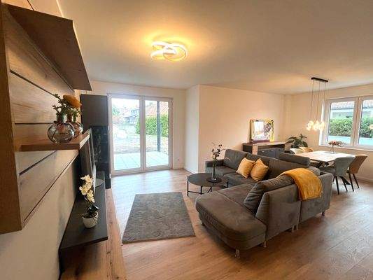 Essen/Wohnen mit Ausgang zur Terrasse