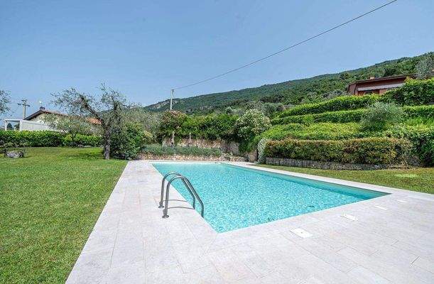 Foto-3 Piscina 3.jpg