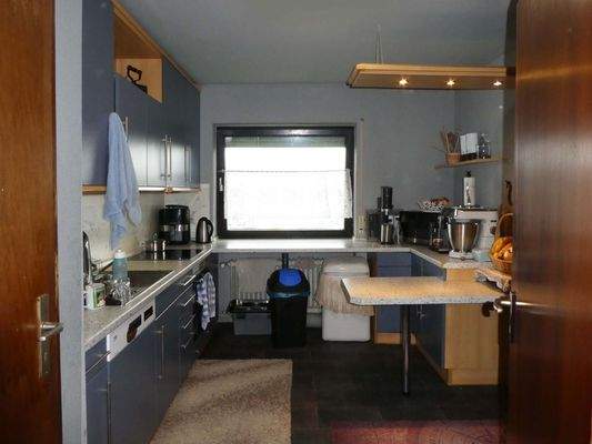 Küche mit Speisekammer