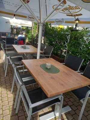 Lokal Links Biergarten