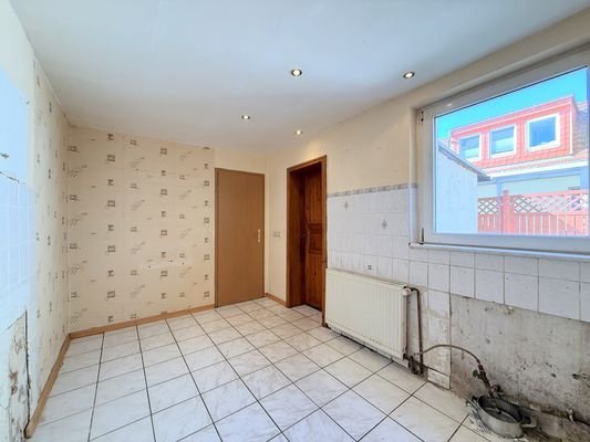 Küche mit Blick in den Innenhof