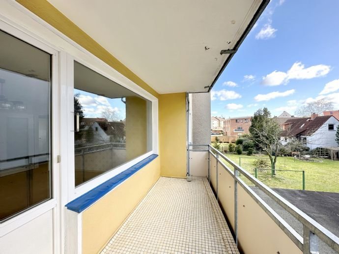 Gut geschnittene + helle 3-Zi.-Wohnung mit Balkon & optimaler Anbindung / Nähe Leinemasch