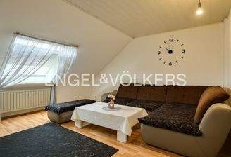 Lichtdurchflutetes Wohnzimmer