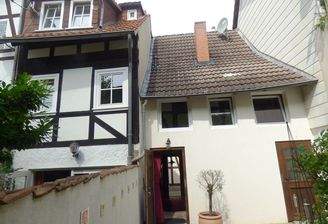 Ensemble rückwärtig.