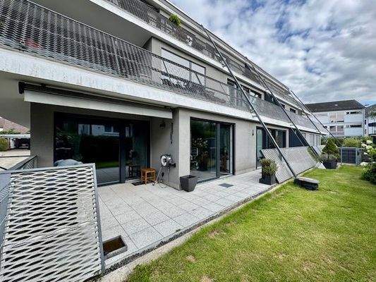 Terrasse mit Gartenteil