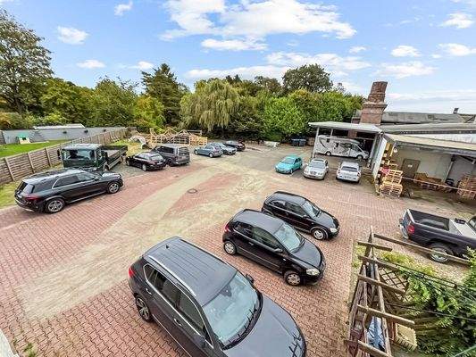 Grundstück mit Stellplätzen