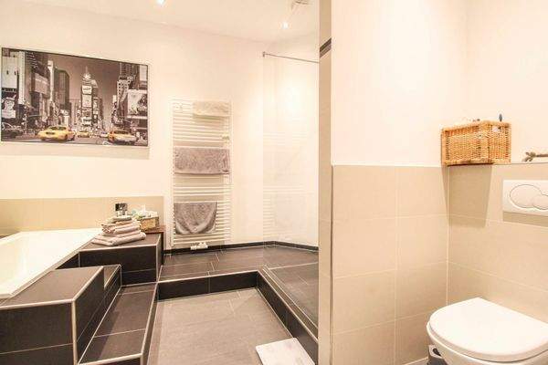 Ensuite Badezimmer EG