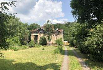 Villa & mit großem Garten