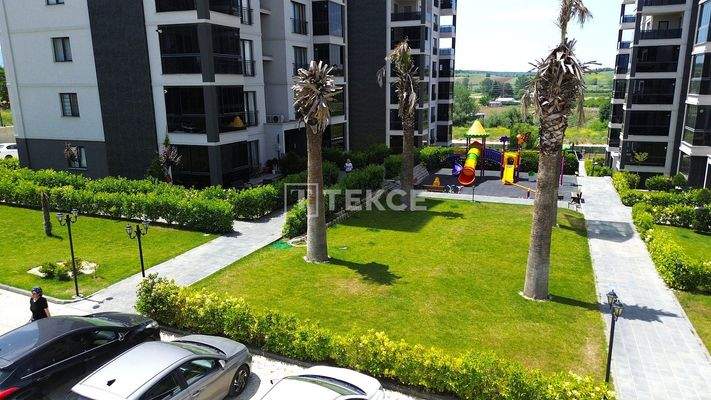 Ready-to-Move-In Apartments in a Complex with a Pool in Nilüfer