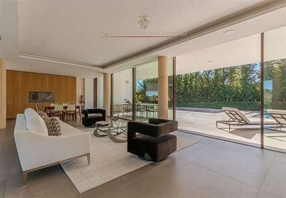 lichtdurchfluteter Wohnbereich