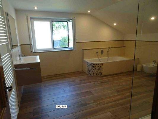 DG, Blick in das Bad
