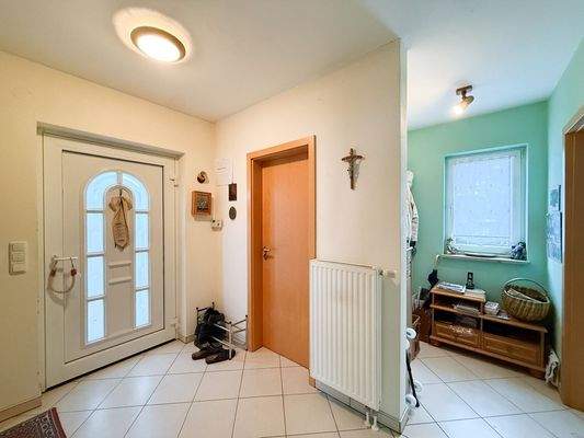 EG Eingangsbereich mit Garderobe