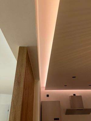 indirektes Licht/ Küchen + Essbereich