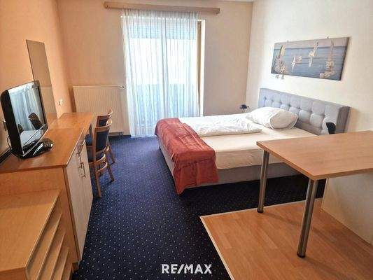 Zimmer mit Küchezeile