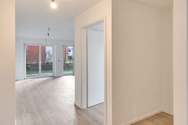 Diele mit Blick in den Wohnbereich