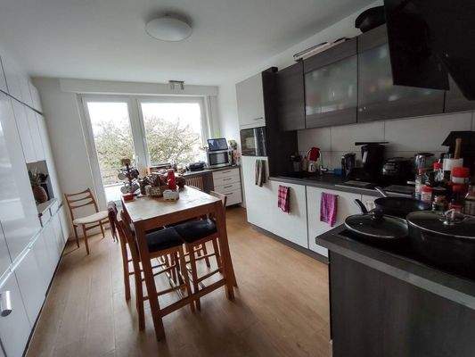 Küche mit Balkon
