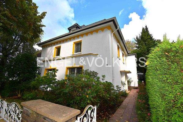 Hausansicht von der Straße