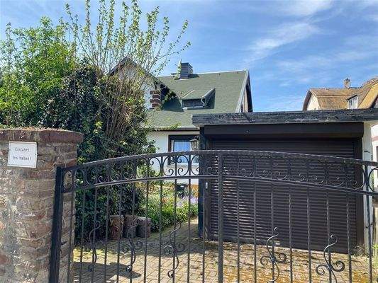 Garage mit Blick zum Objekt