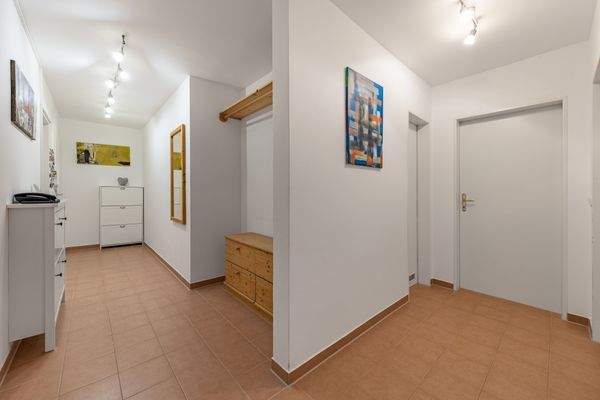 Flur mit Platz für die Garderobe