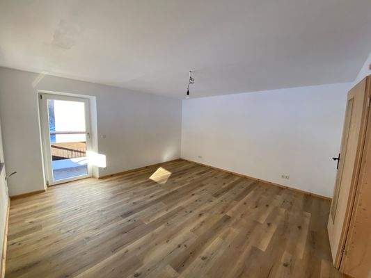 Wohn/Arbeitszimmer mit Balkonzugang