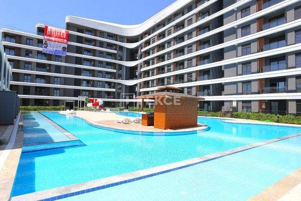 Apartments with Service to Mall in Antalya Altıntaş