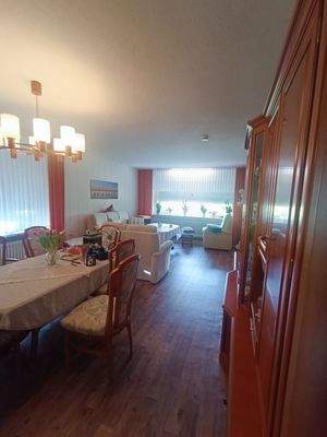 Wohnzimmer - mit Zugang zum Wintergarten