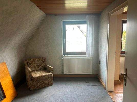 12 Weiteres Schlafzimmer im DG mit Nebenzimmer.jpg