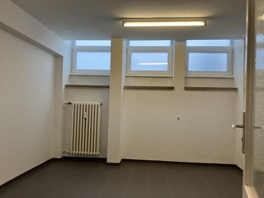 In der Mieteinheit im UG: Büro "Vorne"
