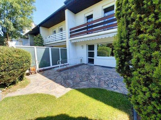 Ansicht Terrasse mit elektrischer Markise