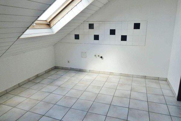 Küche &amp; Essplatz im DG