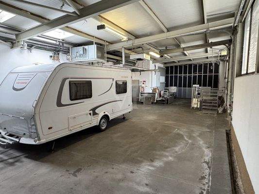 Lager- bzw. Fahrzeughalle